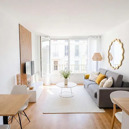 Large Bright 5mins From Champs Elysees