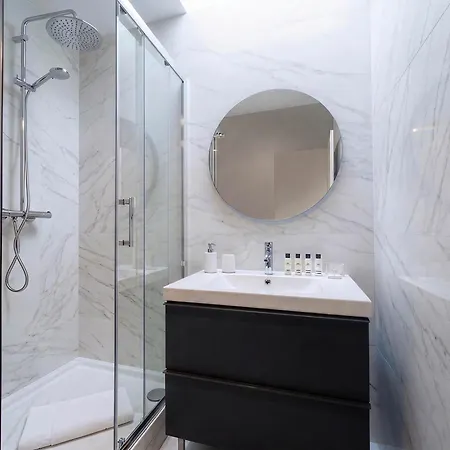 Large Bright 5mins From Champs Elysees פריז