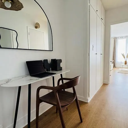 Large Bright 5mins From Champs Elysees