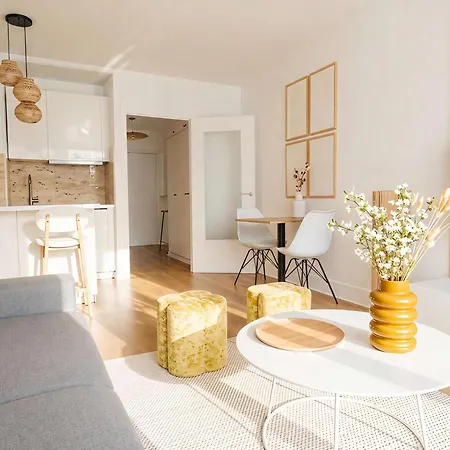 Appartement Large Bright 5mins From Champs Elysees