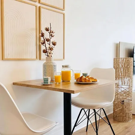 Large Bright 5mins From Champs Elysees * פריז